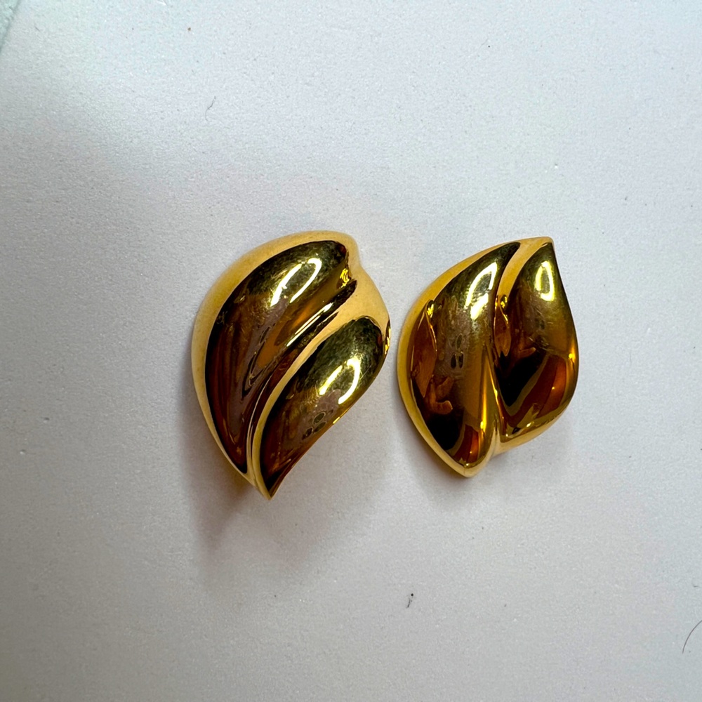 Napier signed Gold tone Leaf flame earrings (pierced)